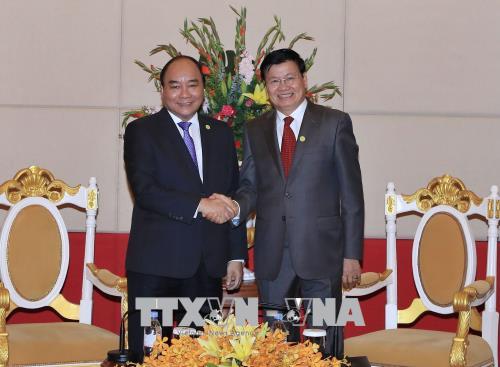 Thủ tướng Nguyễn Xuân Phúc tiếp Thủ tướng Lào và Thủ tướng Campuchia bên lề Hội nghị Cấp cao Ủy hội sông Mekong 